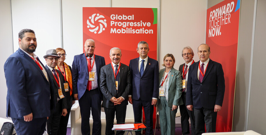 CHP Genel Başkanı Özgür Özel Barselona'da Önceki  Filistin Başbakanı Mohammad Shtayyeh ile Bir Araya Geldi