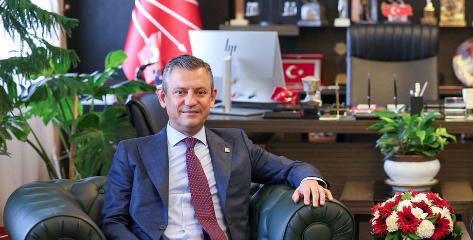 CHP Lideri Özgür Özel'den Erzurumspor, Bursaspor ve Batman Petrolspor'a Tebrik Mesajı