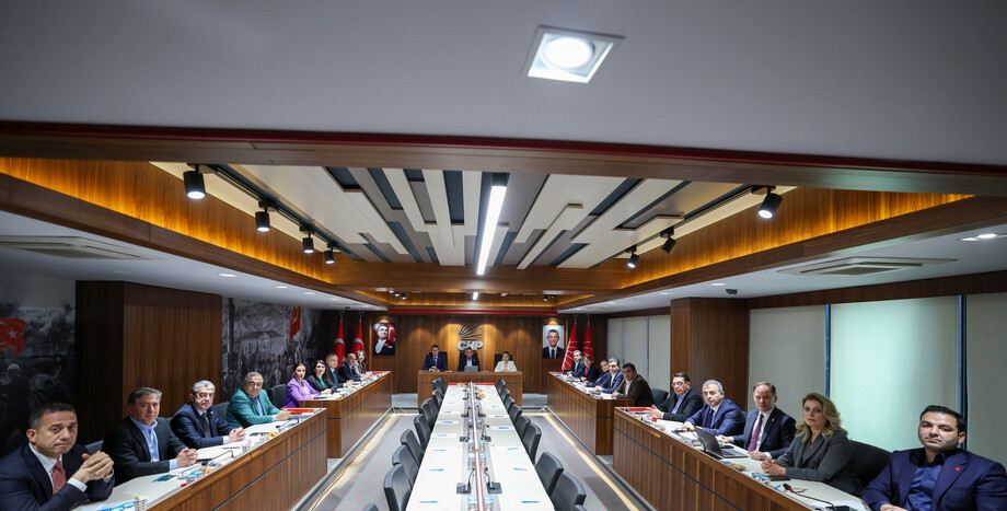 CHP Lideri Özgür Özel, Genel Başkanlık İstanbul Çalışma Ofisi’nde Düzenlenen MYK Toplantısına Başkanlık Etti