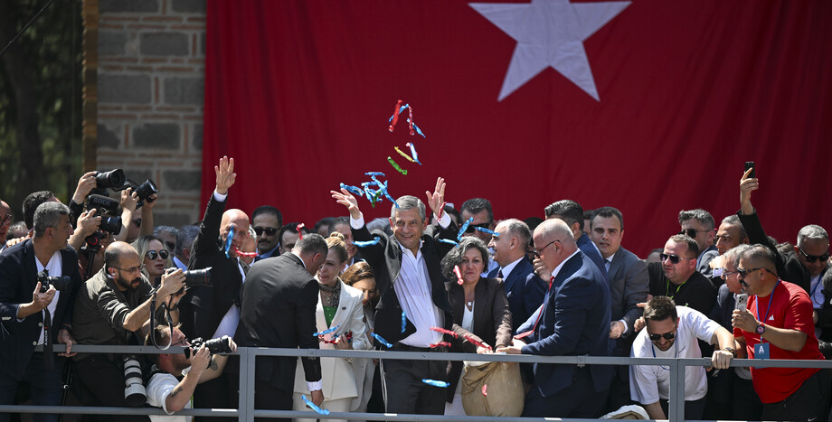 CHP Genel Başkanı Özgür Özel, Mesir Saçım Töreni’ne Katıldı