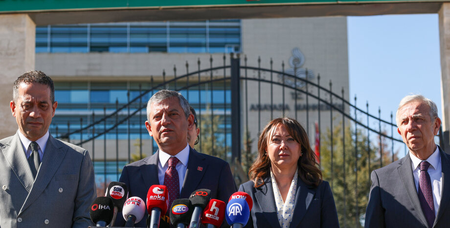 CHP Lideri Özgür Özel: “Erdoğan Bizimle Baş Edemiyor, Akın Gürlek Üzerinden İftira Attırmaya Çalışıyor”