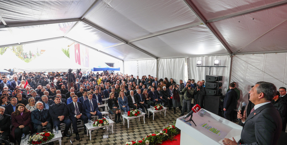 CHP Lideri Özgür Özel: Darmadağın İddianame Yaprakları Silivri’de Namuslu Arkadaşlarımızın Ayakları Altında Eziliyor”