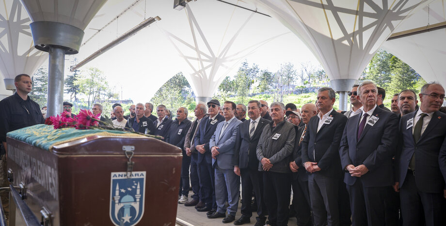 CHP Genel Başkanı Özgür Özel, Gazeteci-Yazar Rahmi Yıldırım’ın Cenaze Törenine Katıldı