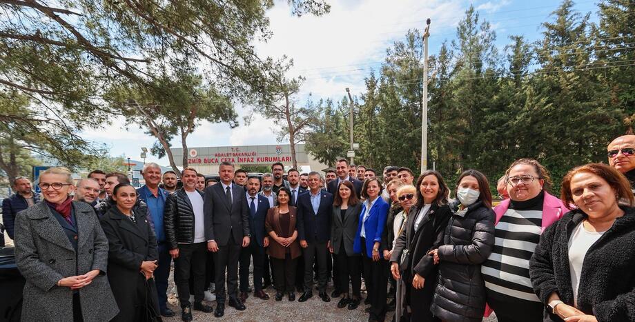 CHP Genel Başkanı Özgür Özel; Şenol Aslanoğlu, Tunç Soyer ve Heval Şavaş’ı Ziyaret Etti