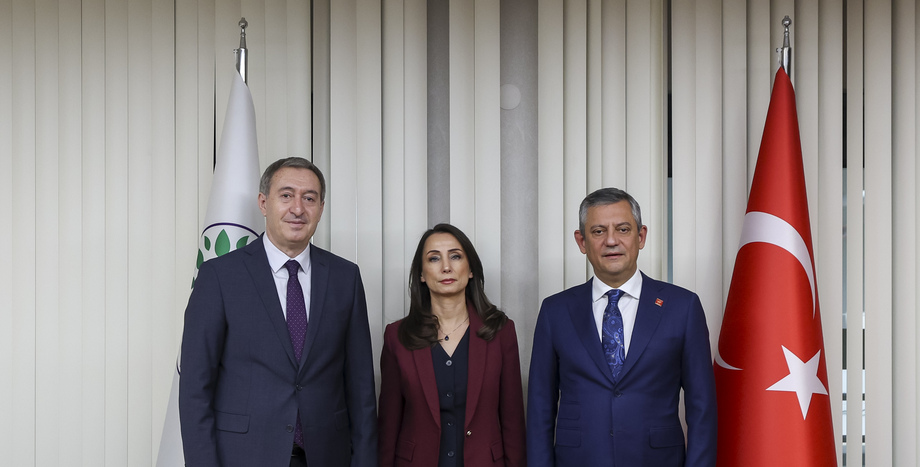 Cumhuriyet Halk Partisi Genel Başkanı Özgür Özel, DEM Parti Genel Merkezini Ziyaret Etti
