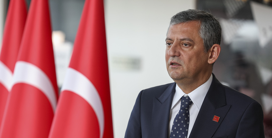 Cumhuriyet Halk Partisi Genel Başkanı Özgür Özel'den Lucescu İçin Taziye Mektubu