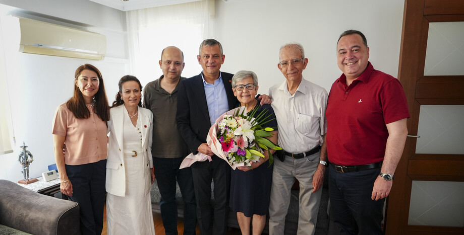 Cumhuriyet Halk Partisi Genel Başkanı Özgür Özel'den Annler Günü Ziyaretleri