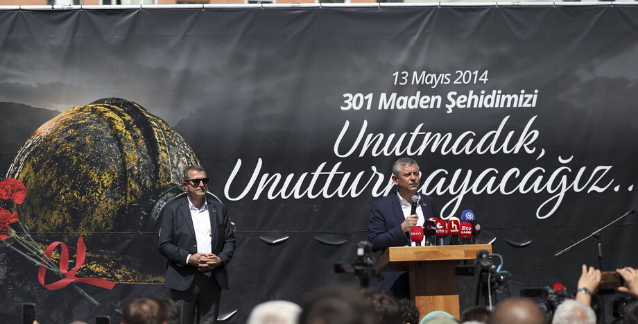 CHP Lideri Özel: Soma’ya ‘Kaza’ Diyen; Sorumluları Şehit Başı 5’er Gün İçeride Tutan Düzen, AK Parti’nin Kara Düzenidir