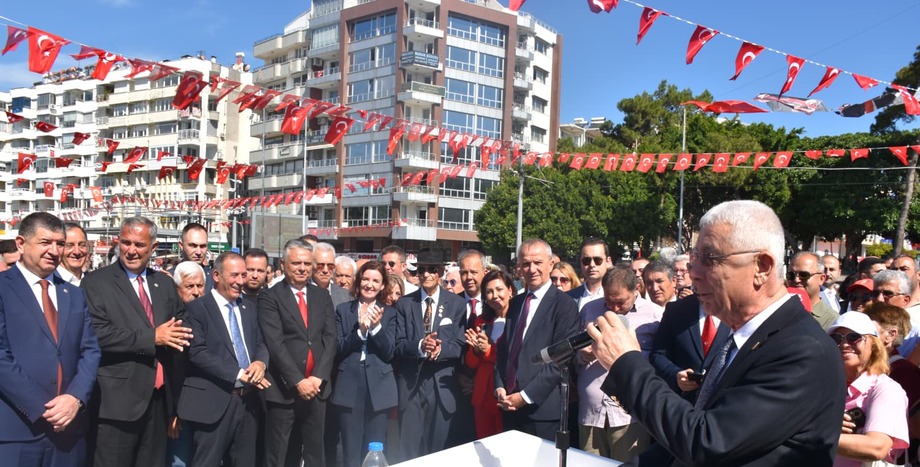 Yaşasın bağımsız ve hür Türkiye Cumhuriyeti!