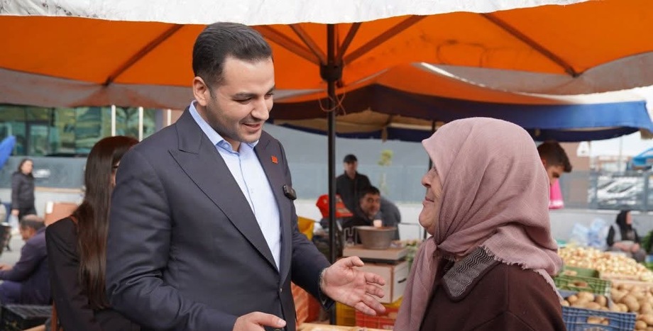 Cem Aydın Uşak’ta Pazarcı Esnafı ve Vatandaşlarla Buluştu