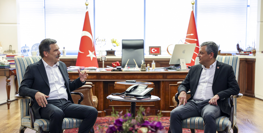 CHP Genel Başkanı Özgür Özel, TİP Genel Başkanı Erkan Baş ve Beraberindeki Heyetle Bir Araya Geldi