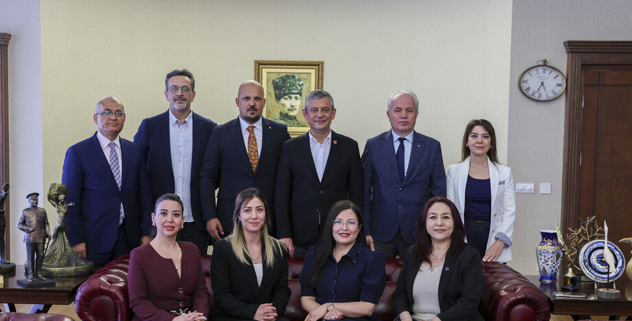 CHP Lideri Özgür Özel, Eğitim Öğretim ve Bilim Çalışanları Sendikası Heyeti ile Bir Araya Geldi