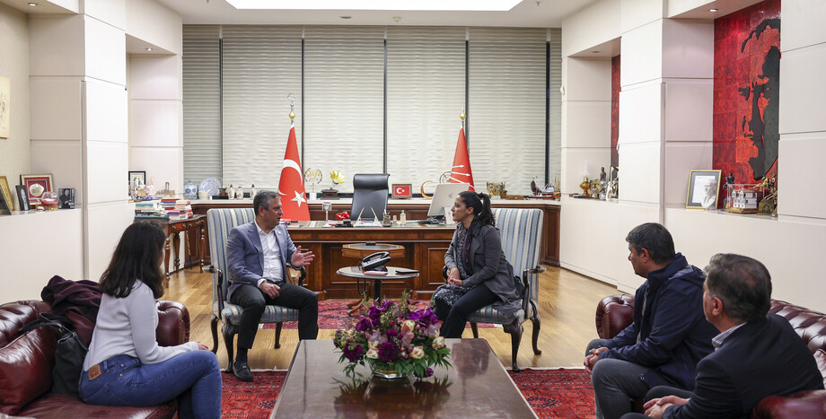 CHP Genel Başkanı Özgür Özel, EMEP Heyetiyle Bir Araya Geldi