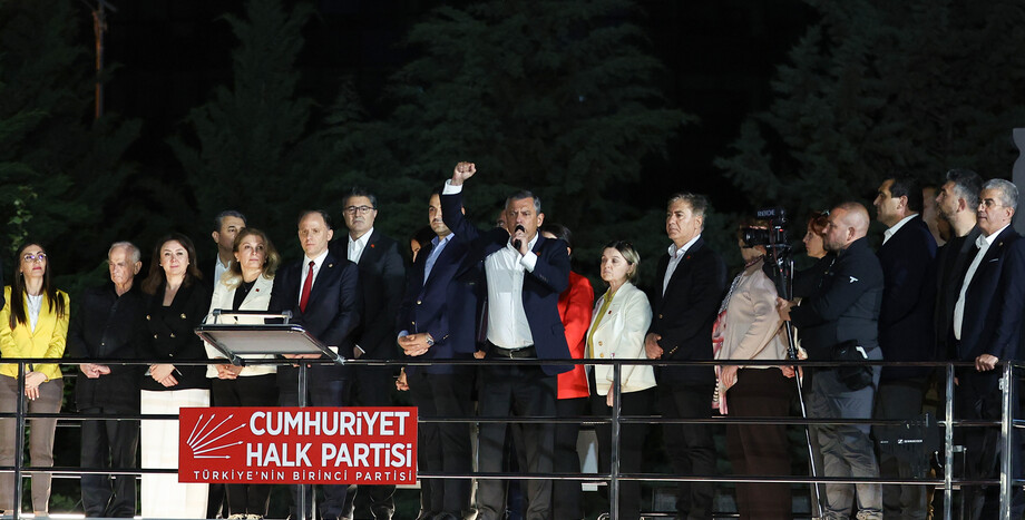CHP Lideri Özgür Özel: Baba Ocağına Sahip Çıkmak İçin Direnişteyiz, Gerekirse Hayatı Durduracağız Ama Teslim Olmayacağız