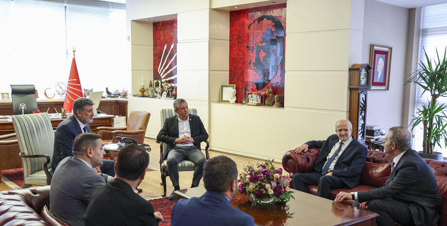 CHP Genel Başkanı Özgür Özel, Milli Yol Partisi Genel Başkanı Remzi Çayır ile Bir Araya Geldi