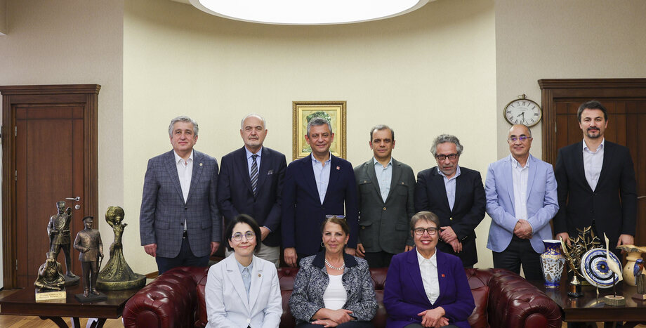 CHP Genel Başkanı Özgür Özel, TTB Merkez Konseyi Başkanı Alpay Azap ile Bir Araya Geldi