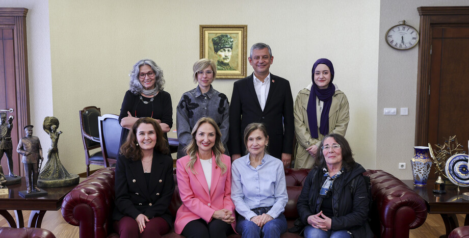 CHP Genel Başkanı Özgür Özel, EŞİK Platformu Temsilcileri ile Bir Araya Geldi