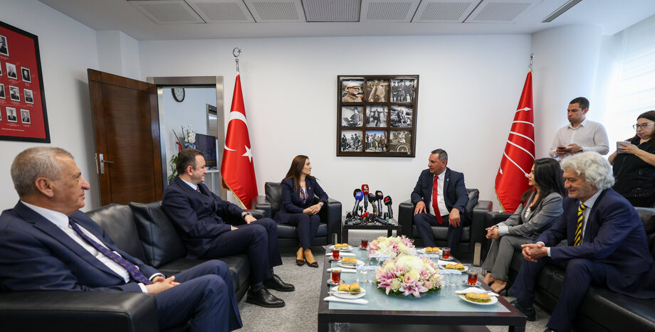 CHP Heyeti; AKP, DSP ve DYP ile Bayramlaştı
