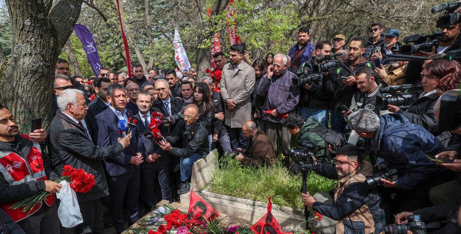 CHP Lideri Özgür Özel: “Kendisinden Sonraki Tüm Kuşaklara İlham Veren 3 Önderin Hatırası Önünde Saygıyla Eğiliyoruz”