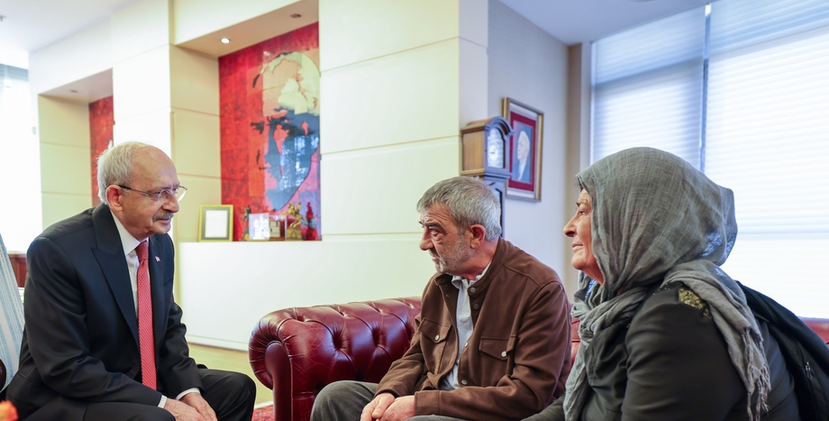 CHP Genel Başkanı Kemal Kılıçdaroğlu Mağdur Aileyi Makamında Kabul Etti: CHP Şikayetinden Vazgeçti