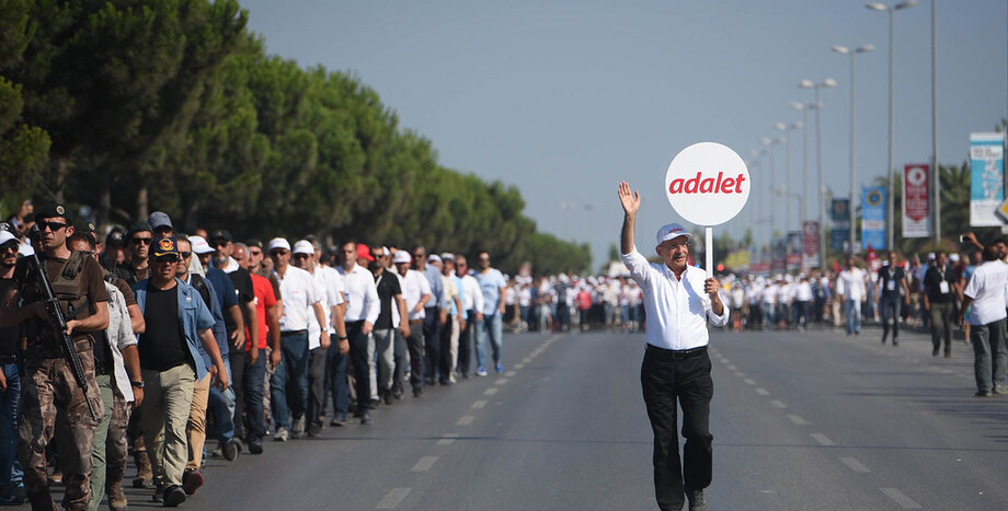 CHP Genel Başkanı Kemal Kılıçdaroğlu’ndan ‘Adalet Yürüyüşü’nün 9. Yılı Paylaşımı: “Yürümek; Yürekten Gülerekten Yürümek”