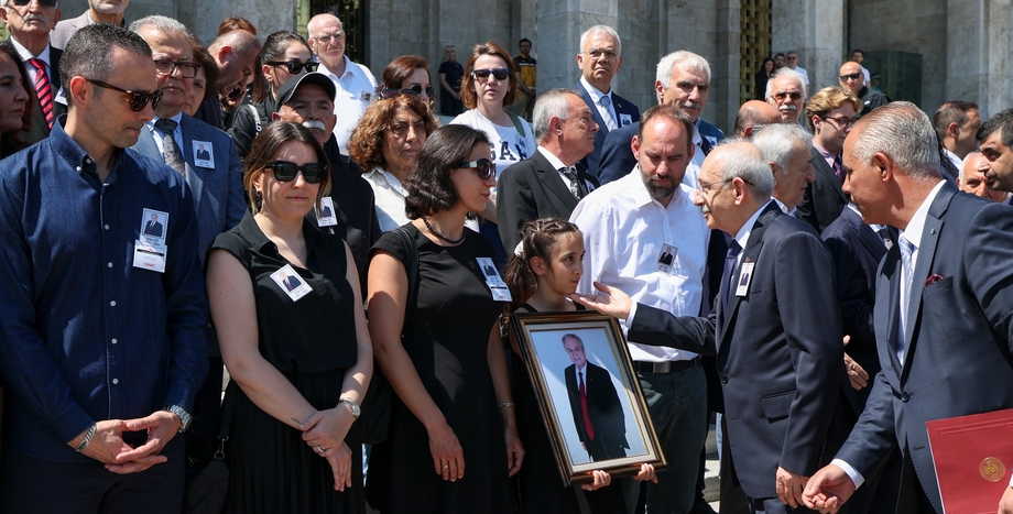 CHP Genel Başkanı Kemal Kılıçdaroğlu, 22. Dönem Balıkesir Milletvekili Orhan Sür'ün Cenaze Törenine Katıldı