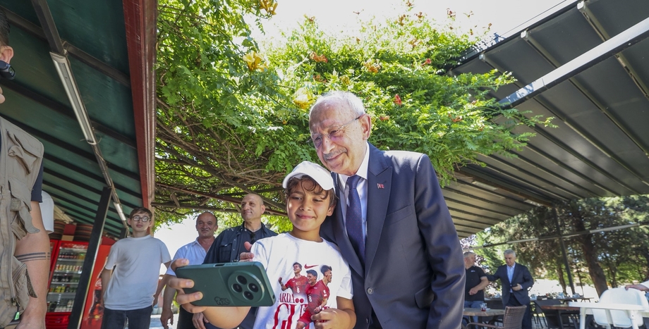 CHP Genel Başkanı Kemal Kılıçdaroğlu, İstanbul’dan Ankara’ya Dönerken Vatandaşlarla Bir Araya Geldi 
