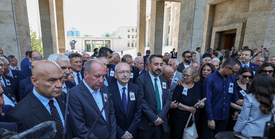 CHP Genel Başkanı Kemal Kılıçdaroğlu, 22. Dönem Balıkesir Milletvekili Orhan Sür'ün Cenaze Törenine Katıldı