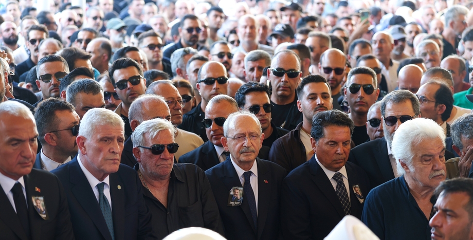 CHP Genel Başkanı Kemal Kılıçdaroğlu, Kadir İnanır'ın Cenaze Törenine Katıldı