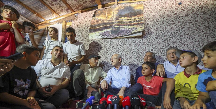 CHP Genel Başkanı Kemal Kılıçdaroğlu, Polatlı'da Mevsimlik Tarım İşçilerini Ziyaret Etti