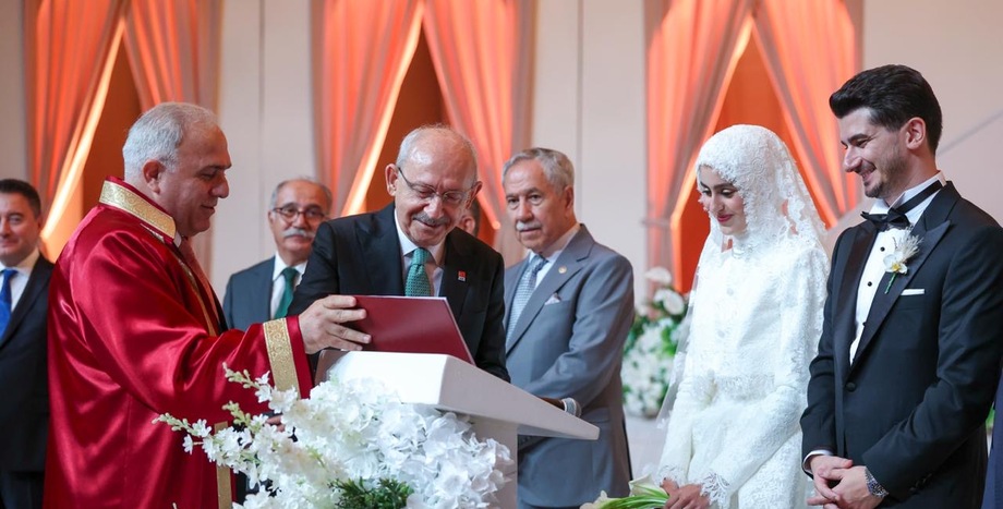 CHP Genel Başkanı Kemal Kılıçdaroğlu, Mehmet Davutoğlu ile Ravza Öğüt’ün Nikah Şahitliğini Yaptı