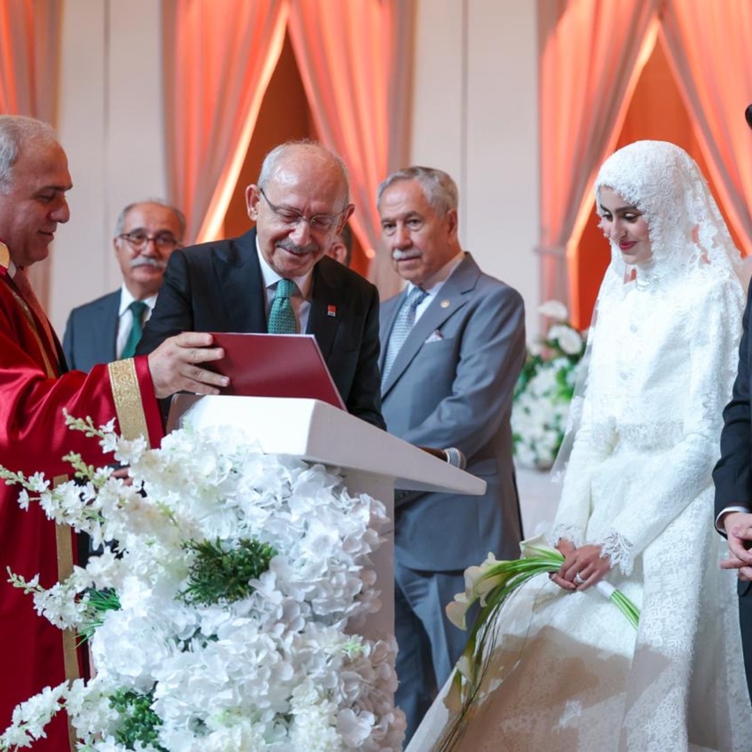 CHP Genel Başkanı Kemal Kılıçdaroğlu, Mehmet Davutoğlu ile Ravza Öğüt’ün Nikah Şahitliğini Yaptı