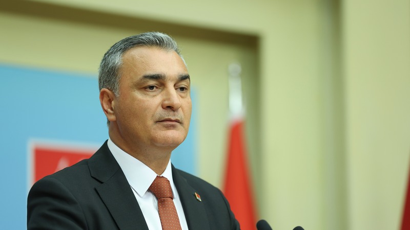 Müslim Sarı CHP MYK açıklaması,okullarda temizlik ve yemek CHP belediyeleri,benzin vergi yükü CHP eleştirisi,CHP temyiz başvurusunu geri çekti kurultay,asgari ücret ve emekli maaşı zam talebi CHP,Müslim Sarı benzin fiyatları açıklaması,Türkiye dünyanın en pahalı benzini,benzin ve motorin zamları