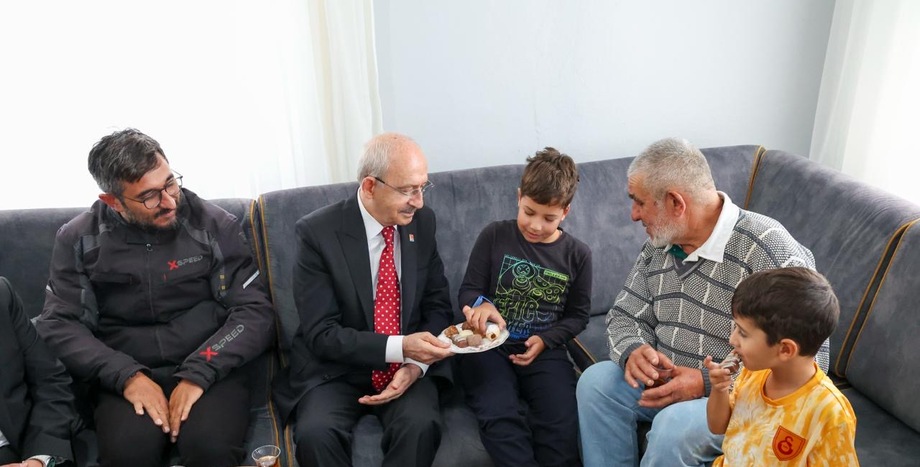 CHP Genel Başkanı Kemal Kılıçdaroğlu, Özvarlı Ailesine Konuk Oldu