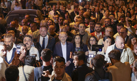 Kemal Kılıçdaroğlu İzmir Karşıyaka yürüyüşü,CHP lideri Karşıyaka adalet yürüyüşü,Suat Taşer Bostanlı yürüyüşü Kılıçdaroğlu,Kılıçdaroğlu adalet arayan aileler yemeği