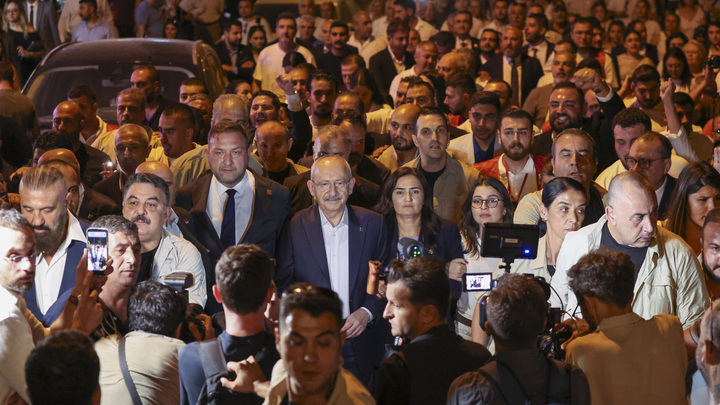Kemal Kılıçdaroğlu İzmir Karşıyaka yürüyüşü,CHP lideri Karşıyaka adalet yürüyüşü,Suat Taşer Bostanlı yürüyüşü Kılıçdaroğlu,Kılıçdaroğlu adalet arayan aileler yemeği