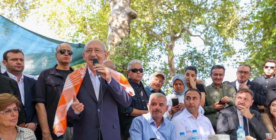 Kemal Kılıçdaroğlu Buca Kaynaklar Köyü,CHP Kılıçdaroğlu Buca köy ziyareti,Kılıçdaroğlu sosyal devlet açıklaması,Kaynaklar Köyü kahvaltı buluşması Kılıçdaroğlu,CHP İzmir köylü buluşması