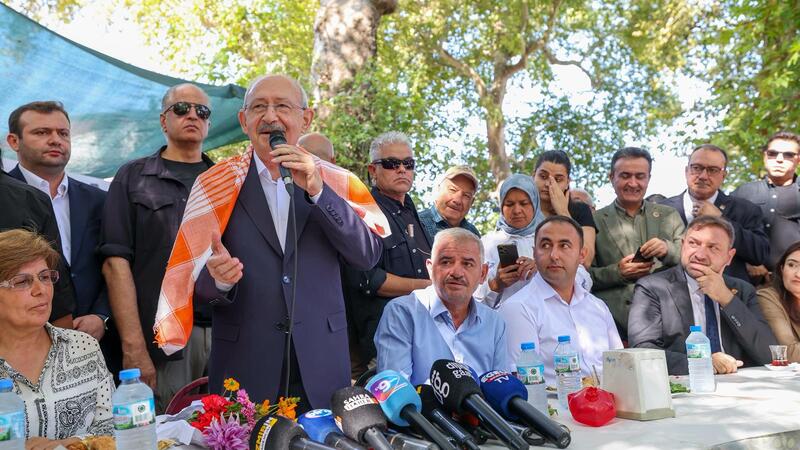 Kemal Kılıçdaroğlu Buca Kaynaklar Köyü,CHP Kılıçdaroğlu Buca köy ziyareti,Kılıçdaroğlu sosyal devlet açıklaması,Kaynaklar Köyü kahvaltı buluşması Kılıçdaroğlu,CHP İzmir köylü buluşması